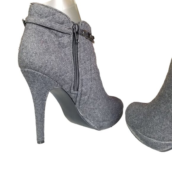Platform stiletto ankle booties size 7.5 gray quilted - Picture 6 of 12
